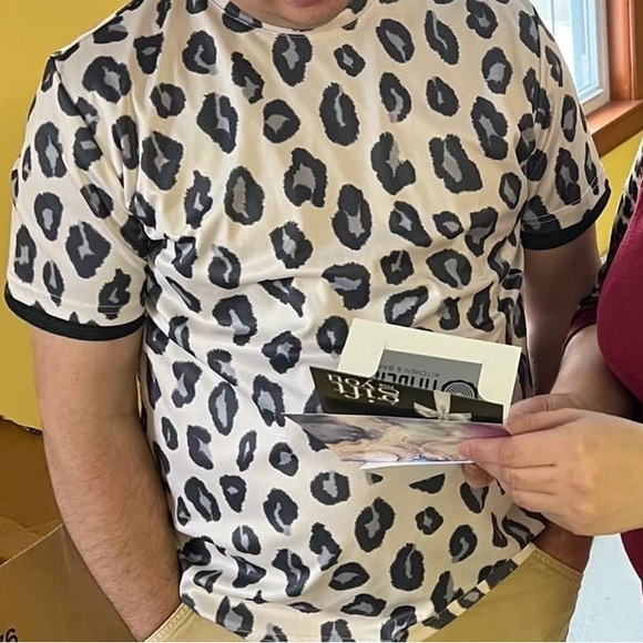 Cheetah Print Scoop Neck T-shirt Size XL - Picture 5 of 6